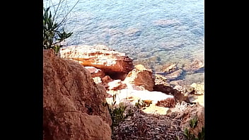 Muy caliente y con ganas de comer coño