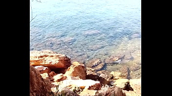 Muy caliente y con ganas de comer coño