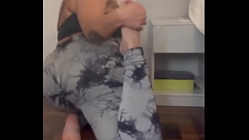 Chubby ebony latina can’t stop farting