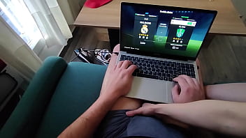 Mi novio quiere jugar fifa y yo quiero jugar con su polla