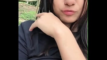 Universitaria se toca y muestra sus grandes tetas