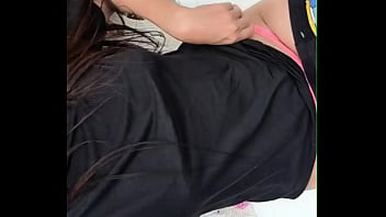 Universitaria se toca y muestra sus grandes tetas