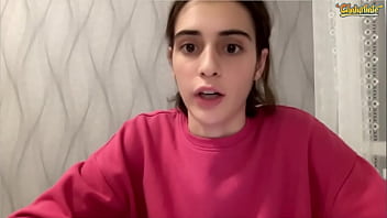 Hermosa con su sueter rosa que le regale