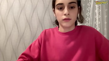 Hermosa con su sueter rosa que le regale