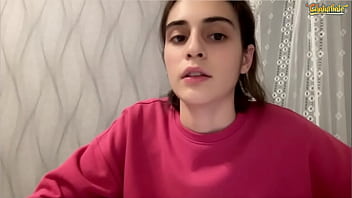 Hermosa con su sueter rosa que le regale