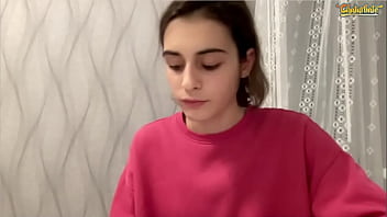 Hermosa con su sueter rosa que le regale