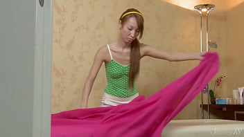 Oriental beauty vika gets a bareback fuck during her massage session