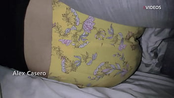 Mi hermanastra en mi cama se lo cobro follandole el culo grande que tiene