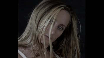 Burbujita re caliente con sus dildos