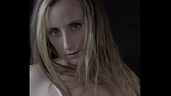 Burbujita re caliente con sus dildos