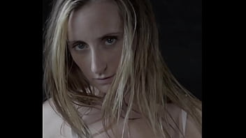 Burbujita re caliente con sus dildos