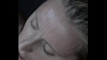 Burbujita re caliente con sus dildos