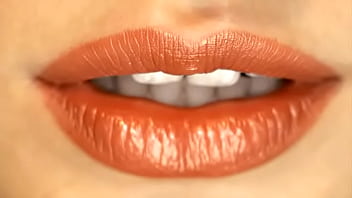 Blonde latina seduces handy plumber to give her a sexual scratch