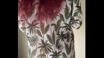 Un des peignoirs qui peuvent accompagner ces ensemble