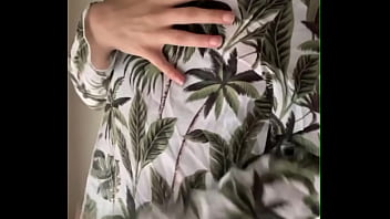 Un des peignoirs qui peuvent accompagner ces ensemble