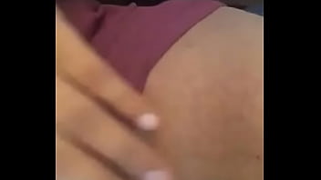 Introduzindo Meu Dedo No Umbigo thumbnail