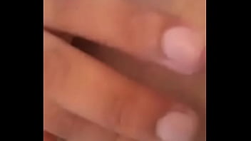 Introduzindo meu dedo no umbigo Introduzindo meu dedo no umbigo