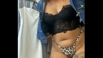 Provando roupinhas sexy