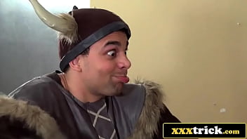 Ex tv barbarian caught in wild comic con 3 way with eager fans