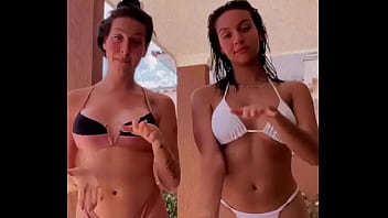 Irmãs de biquíni