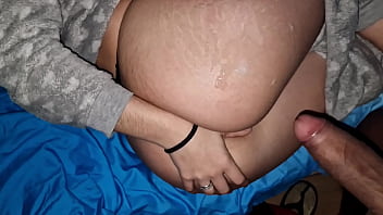 Sexo duro con mi hermanastra culona quiero sentir mi gran polla en su coño estrecho hot