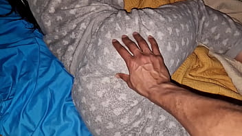 Sexo duro con mi hermanastra culona quiero sentir mi gran polla en su coño estrecho hot