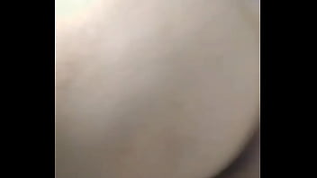 Me masturbo bien rico cuando me caliento en mi cama