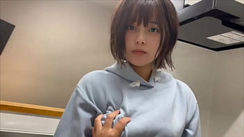 「太いちんちんで今挿れて…気持ちよくなりたいの。」2週間ぶりの彼女とえっちで我慢できずにキッチンでsexするカップル。