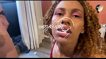 Dando meu cuzinho paa um policial dotado ao lado da esposa também policial