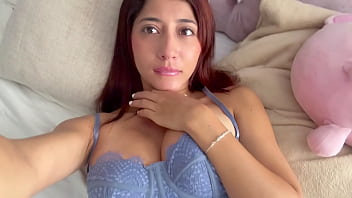 Joi de doy fuertemente con mi comsolador porque mi hermanastro no quiso acompañarme