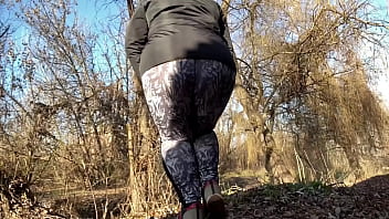Mother in law's water world in leggings in nature