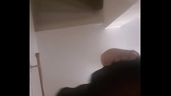 Alors comme ça on regarde sous les jupes des dames c ́est pas joli