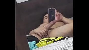 Me mostrando na frente do espelho Me mostrando na frente do espelho