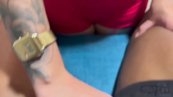 Cheguei da academia suadinha e meu enteado não deixou eu nem ir tomar banho