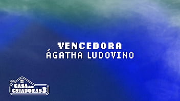 Safadas disputando quem tem o cu mais forte fazendo um cabo de guerra anal