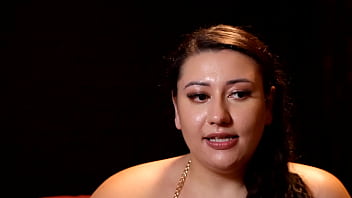 Safadas disputando quem tem o cu mais forte fazendo um cabo de guerra anal