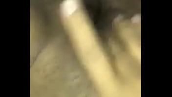 Jani broca preparandose para su amante