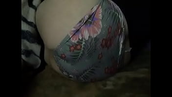 Hoe with nice cheeks