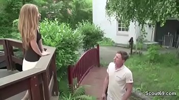 Kleines schlankes teen vom vermieter wegen schulden gefickt