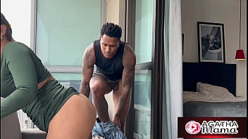 Agatha mama milfs taradas fodendo com técnico bbc da manutenção grátis