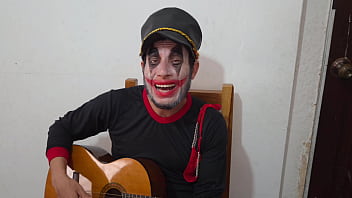 Payaso tiene sexo en halloween con dos mujeres tetonas y culonas de ojitos mentirosos