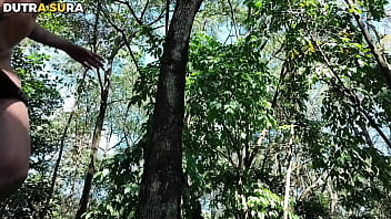 I kept teasing my stepdad in the middle of the woods until he couldn't resist and fucked my virgin ass and came in my mouth and i swallowed it all dutrasura e vagninho