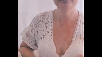 Elle a pas de culotte et oui j'aime me balader sans culotte le vent frais qui Elle a pas de culotte et oui j'aime me balader sans culotte le vent frais qui