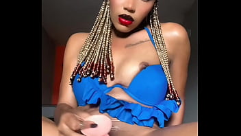 Milf solo dildo pussy play