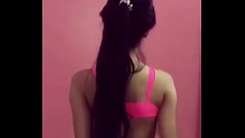 Novinha de shortinho curto rebilando Novinha de shortinho curto rebilando