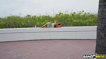 Kloe loves the bang bus