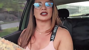 Realizei o fetiche de um fã que ama meus pés no carro