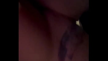 Pagando a corrida antes de entrar no mercado o safado do motorista ainda gozou dentro