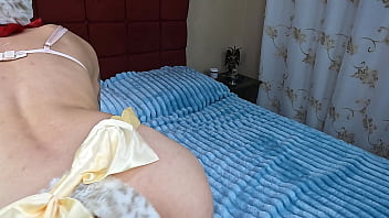 Babe pushes out massive prolapse with billy dildo 4k