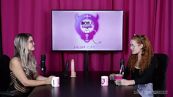 Ruiva gostosa tem a buceta chupada ficando molhando depois de dizer que quer voltar a focar mais nos conteúdos pornô dracarys